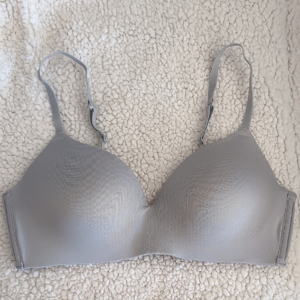 SO - Women's Wireless Bra In Silver Size: 36B NWT